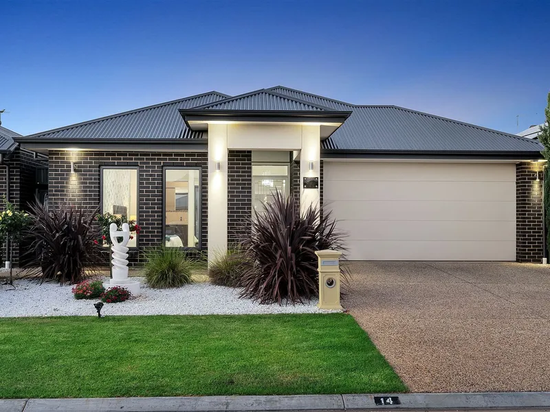 Attractive family home in a newer estate!