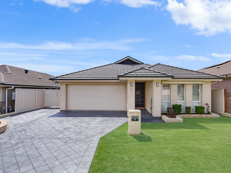 BEAUTIFULLY PRESENTED WITH ROOM FOR A FIFTH BEDROOM!