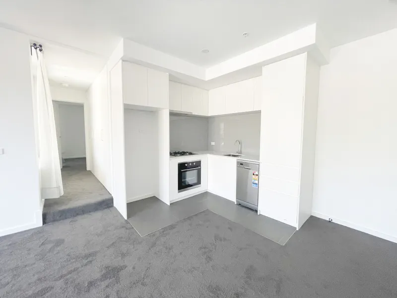 Fully furnished apartment for lease within walking distance to Chadstone Shopping Capital