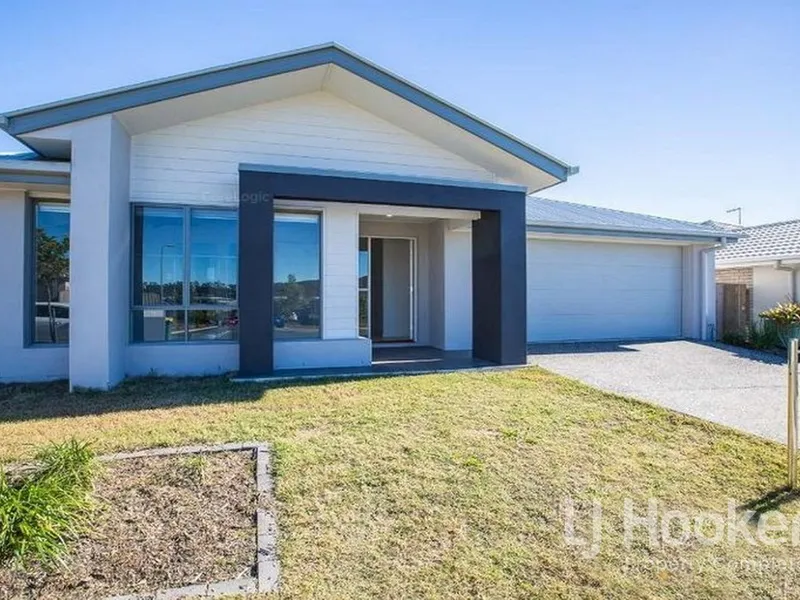 Open Plan Living with a Good Size Yard!!