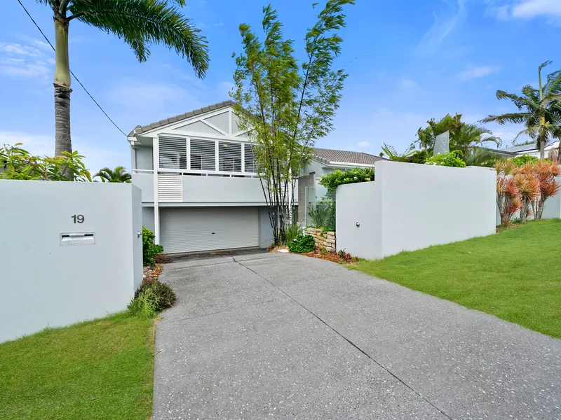 Views - Great Family home with Pool!!!