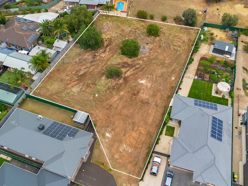 Welcome to Evanston's Hidden Gem: Your Opportunity Awaits!