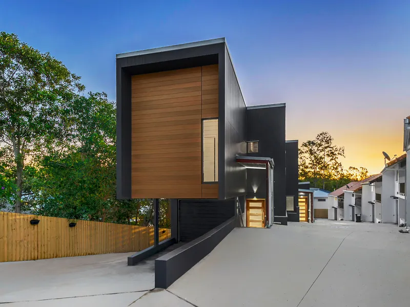 Executive Living in High-Side Sherwood