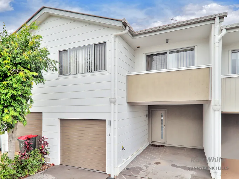 PREMIUM TOWNHOUSE WITH TREETOP TRANQUILITY IN LAKEWOOD