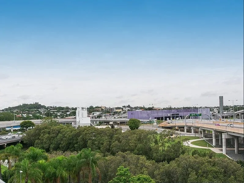 FURNISHED Three Bedroom Apartment - Oaks Brisbane Mews