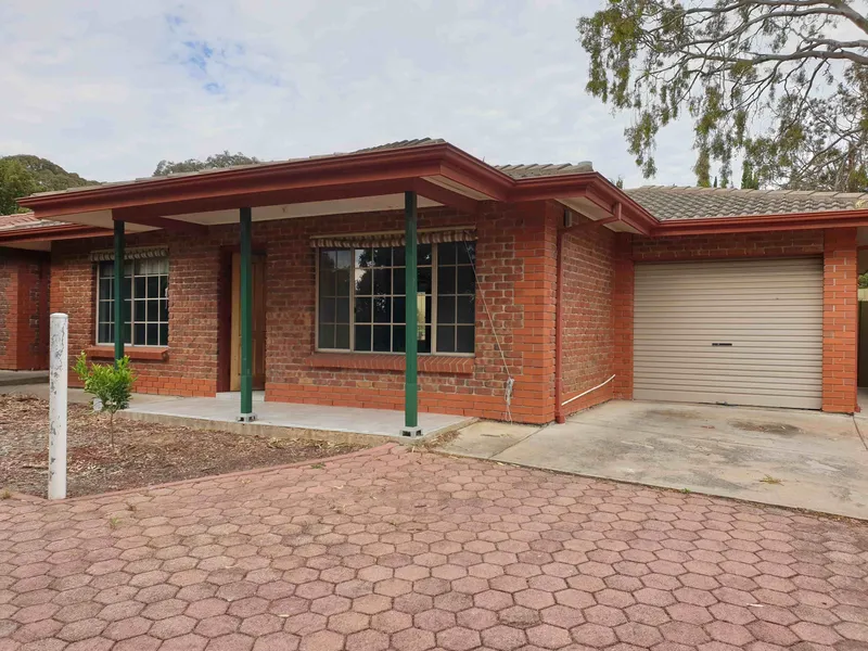 2 Bedroom Unit In Great Quiet Location
