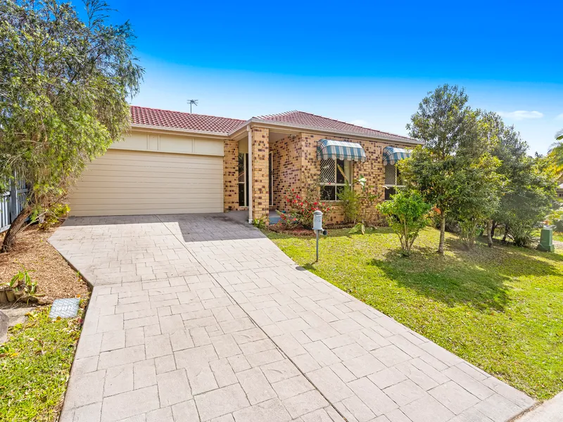 Single Level Low-Maintenance Living!