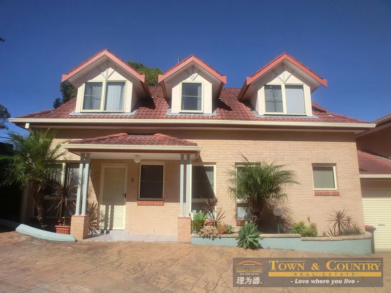 two storey townhouse, walk to station