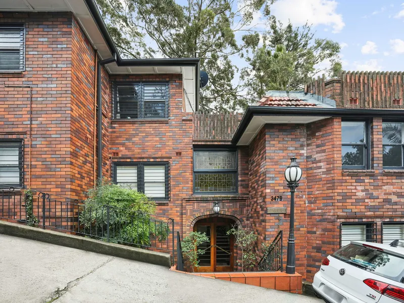 Spacious apartment in the heart of Edgecliff