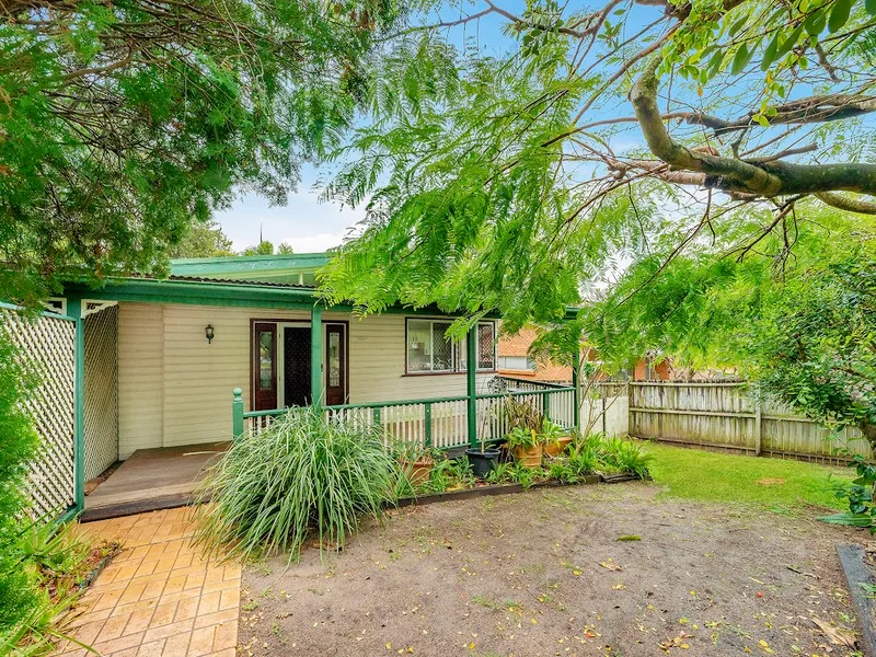 QUAINT QUEENSLANDER WITH INGROUND POOL