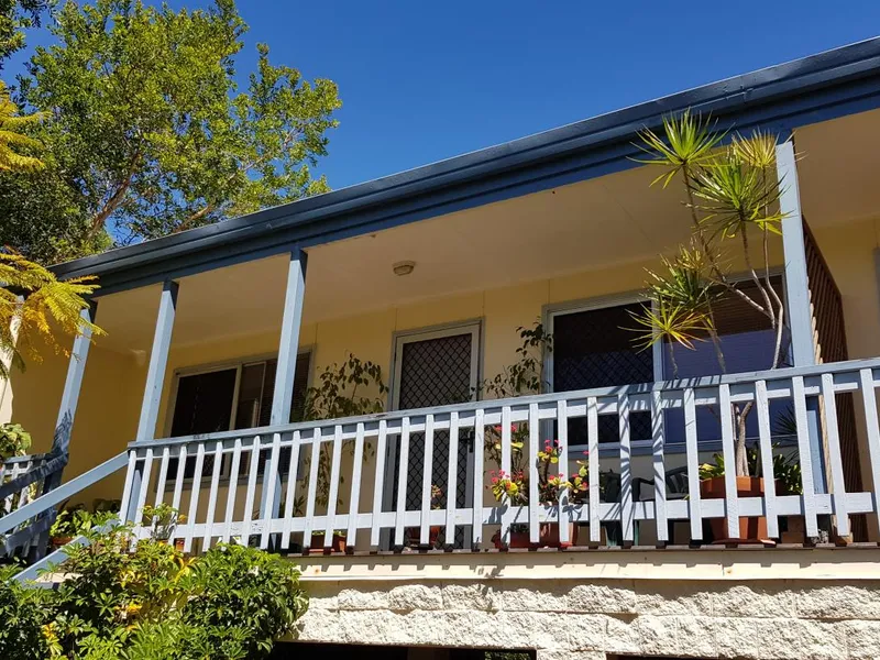 Tidy rental in quiet street (water and mowing included)
