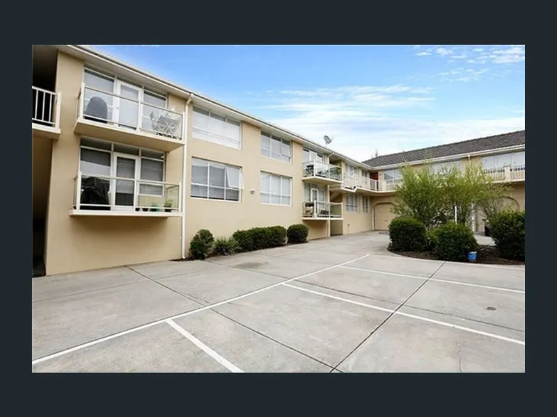 2 Bedroom Unit In Ideal location In Yarraville