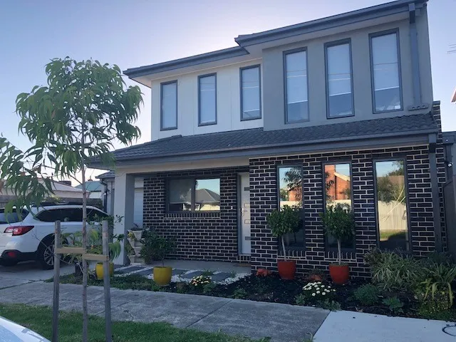 IMMACULATE 2 BEDROOM TOWNHOUSE WITH OWN STREET FRONTAGE