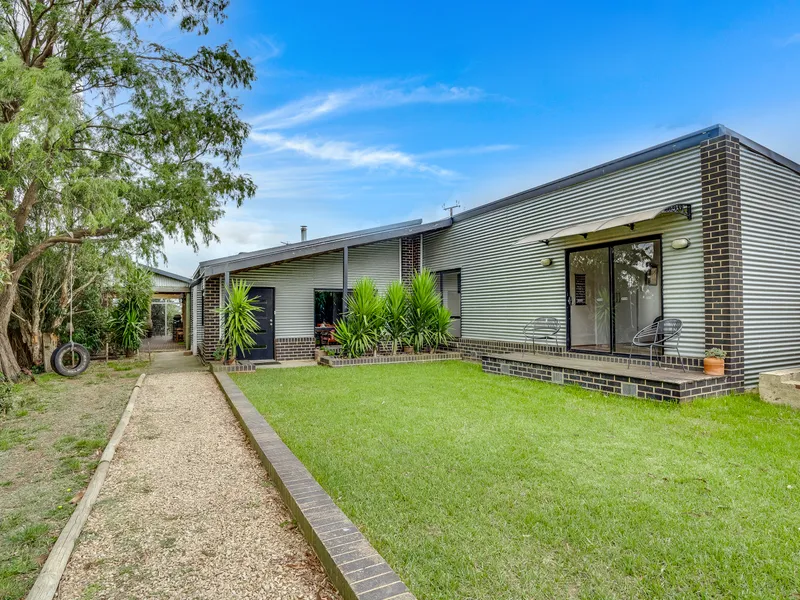 Count your lucky stars on 15 acres viewing Myponga Hills magic.