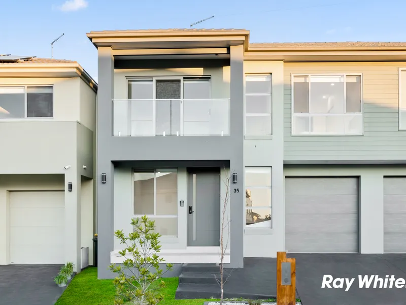 NEAR NEW TOWNHOUSE - MODERN LIVING