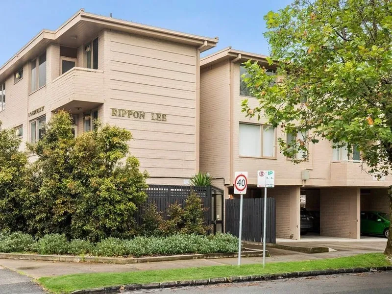 SUPERB APARTMENT IN AN ENVIABLE LOCATION!