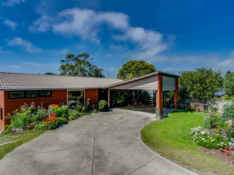 Beach House - Few minutes walk to the seafront