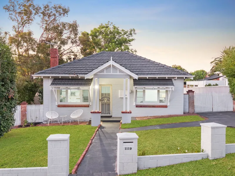 CUTE AS A BUTTON CHARACTER COTTAGE IN PRIVATE CUL-DE-SAC LOCATION ON 663SQM!