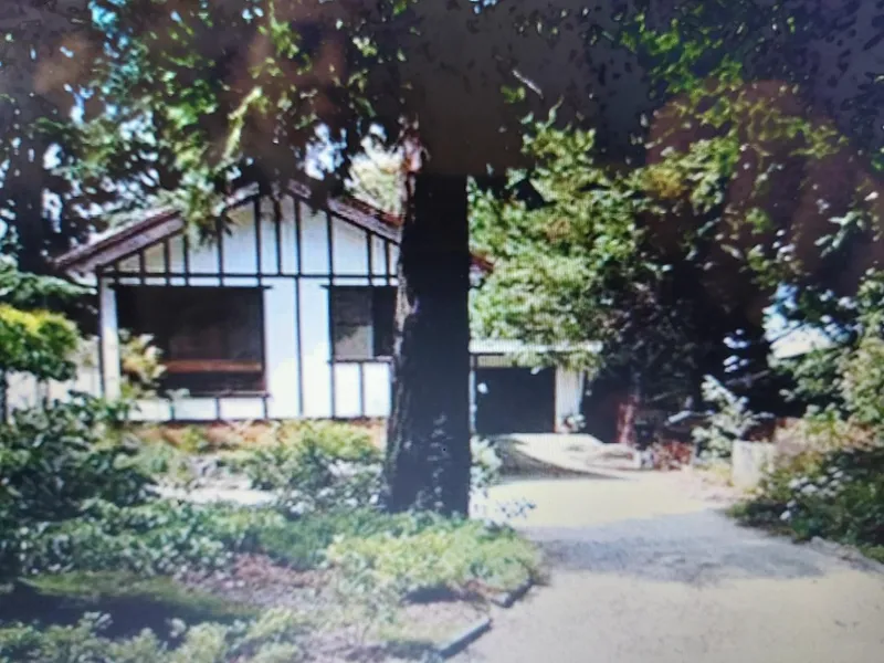 Central to the Park Lake, Cascade Walks, Aquatic Centre, Katoomba Shops