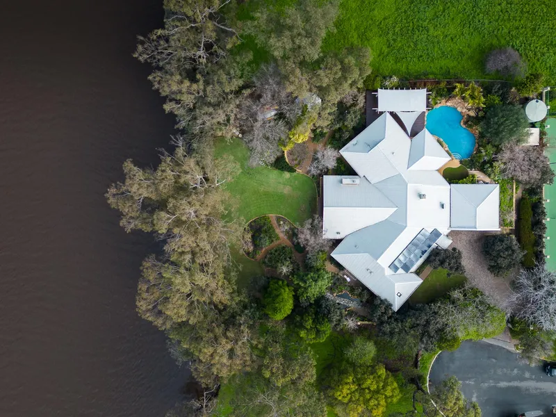 LUX RIVERSIDE LIVING