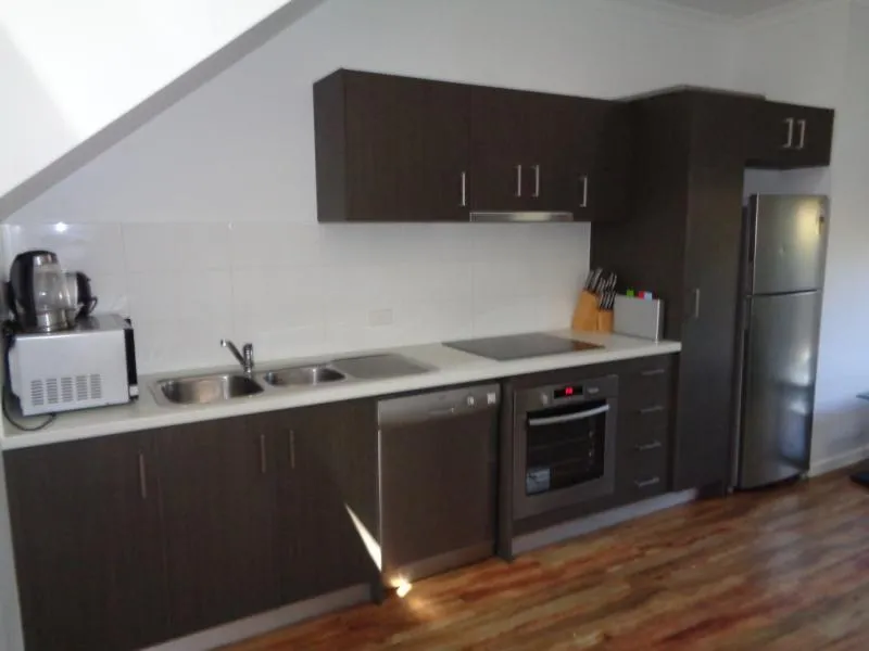 FULLY FURNISHED - CLOSE TO CBD