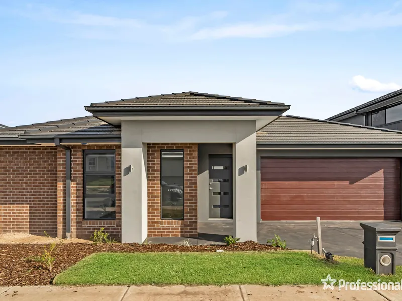 Low Maintenance Family Home in the Grandview Estate!