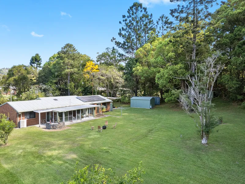 HOUSE (RENOVATOR’S DREAM) + LAND (PERFECT ACREAGE) =BE QUICK!
