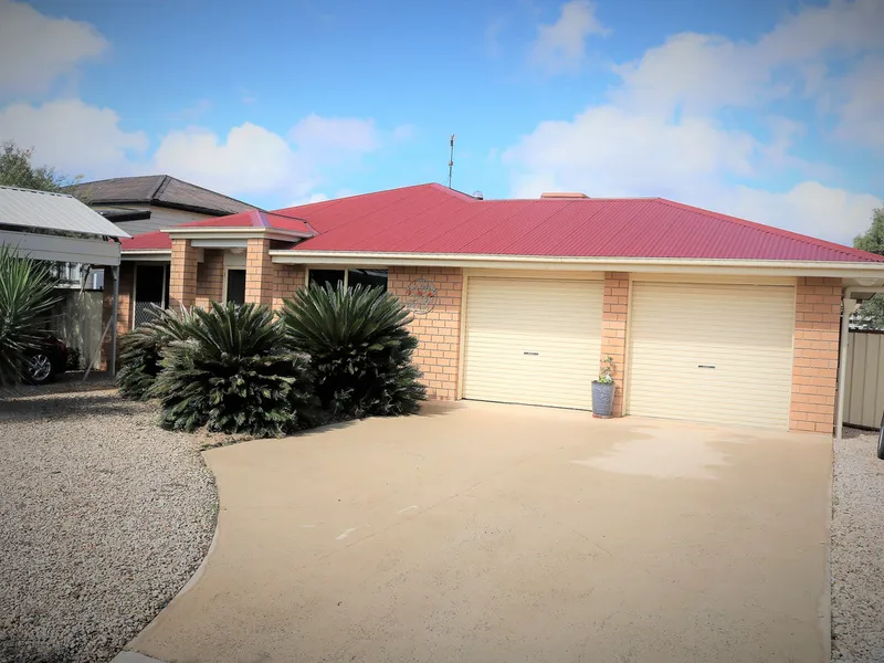 Beautifully Presented Home, Hidden Behind a Private Hedge