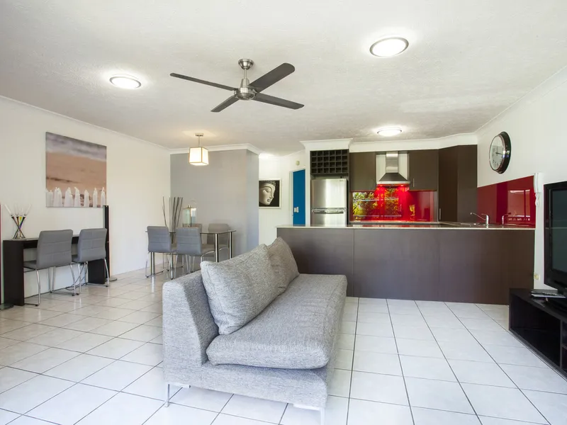 2 Bed 2 Bath Spacious Apartment in - Family friendly, 5 mins walk to beach
