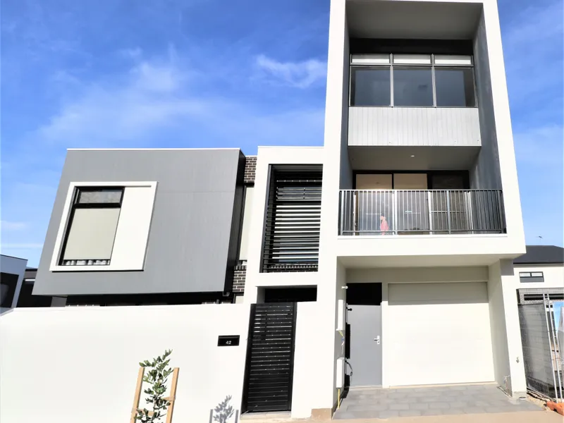 Modern 3-Storey Townhouse Situated 5km from the CBD!