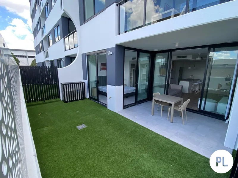 Private terrace, fully-furnished, rooftop pool, CBD proximity - have it all!