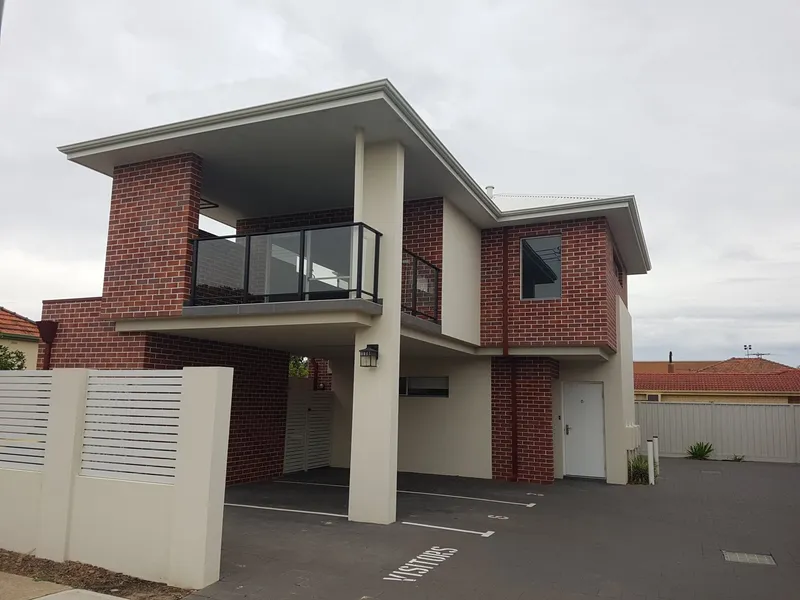 Lovely 1st Floor Apartment with Balcony
