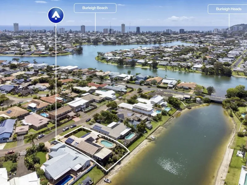 Stunning waterfront home on a quiet street [3 months lease]