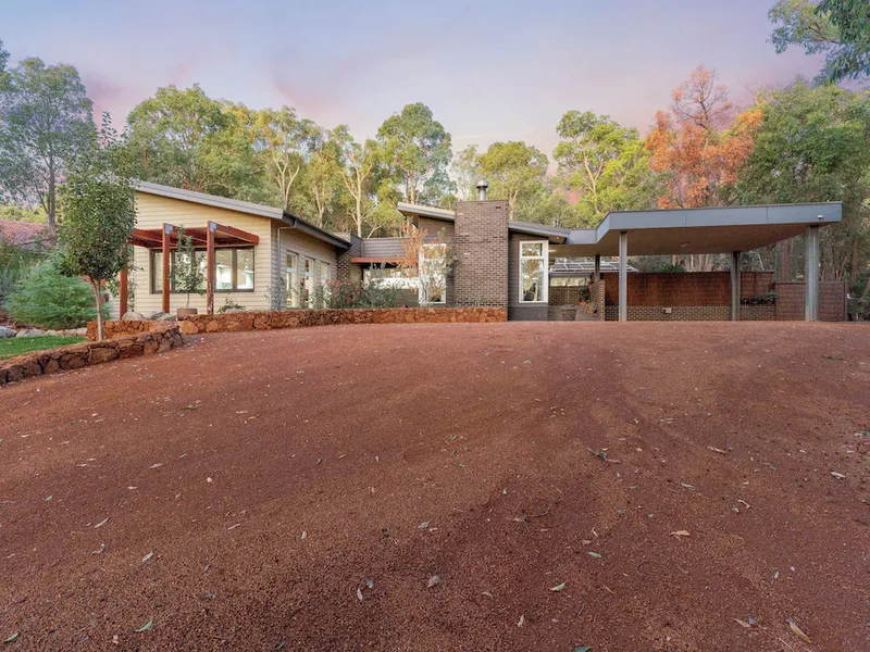 THE MOST EXTRAORDINARY ARALUEN HOME