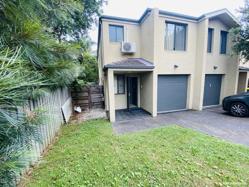 Stunning Townhouse in A Excellent Location!