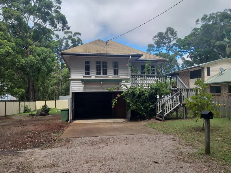 OLD QUEENSLANDER JUST HIT THE MARKET ( PRICED TO SELL)