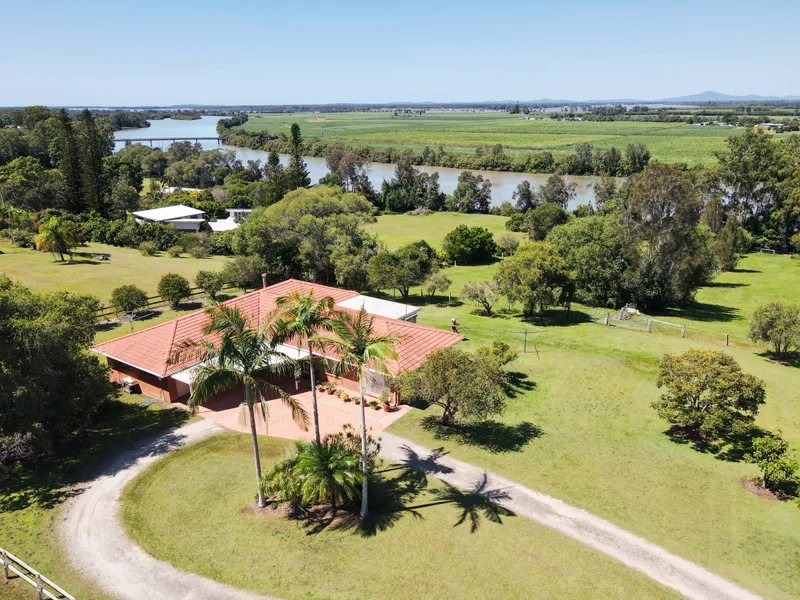 IDYLLIC WATERFRONT SANCTUARY AT WOOMBAH