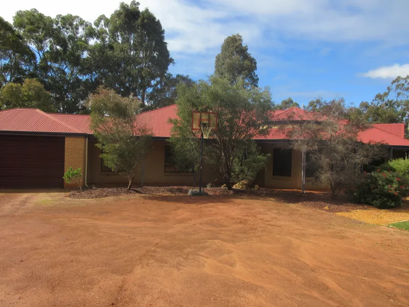 RURAL LIVING IN YALLINGUP