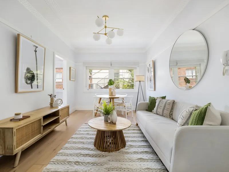 Luxe top-floor retreat in enviable pocket