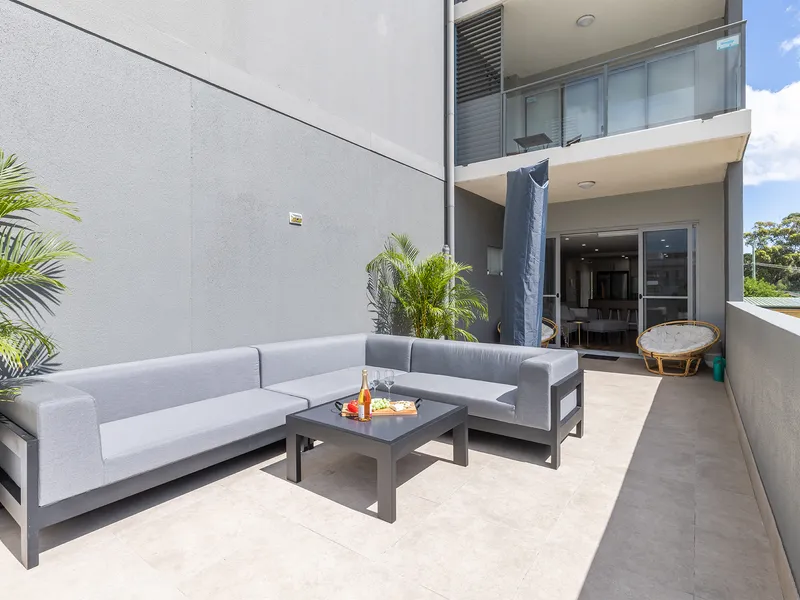 FABULOUS LIVING AND LOCATION