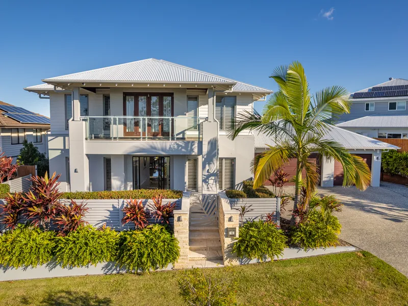 SPECTACULAR FAMILY HOME IN ESTEEMED ESTATE!