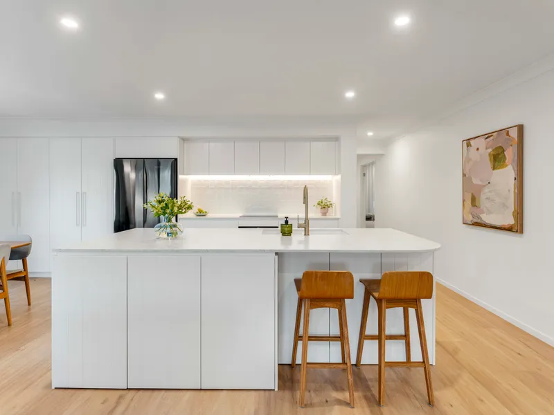 Elegant Single-Level Stunner: Luxurious Living in Premier Mount Cotton Location!