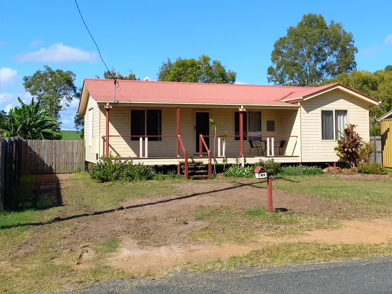 3 BEDROOMS AIRCONDITIONED $400.00 PER WEEK - CLOSE TO CHILDERS