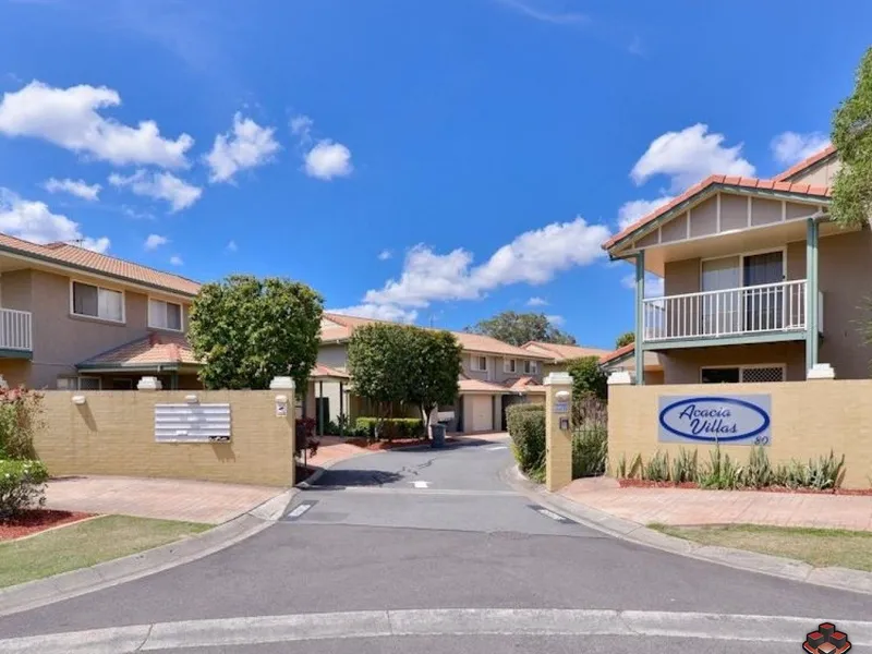 Create ListinLarge 3 Bedroom Townhouse with Courtyard-$390/Week