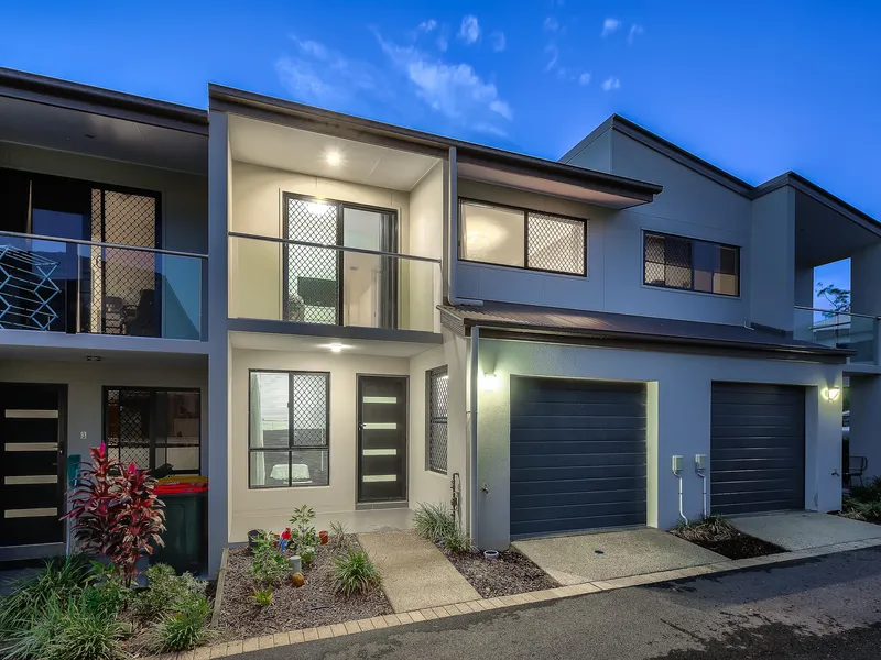 NEAR NEW TOWNHOUSE IN HIGH YIELDING ESTATE