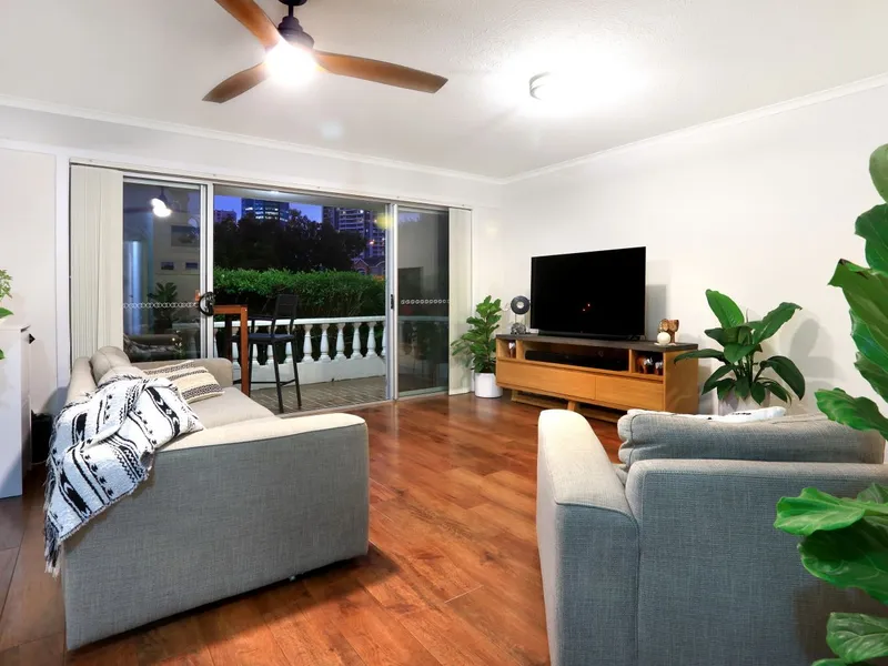 Elegant Chevron Island Unit