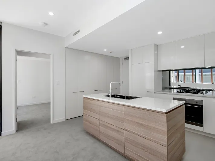 EXECUTIVE TWO-BEDROOM UNFURNISHED IN TRANQUIL BAY PAVILIONS