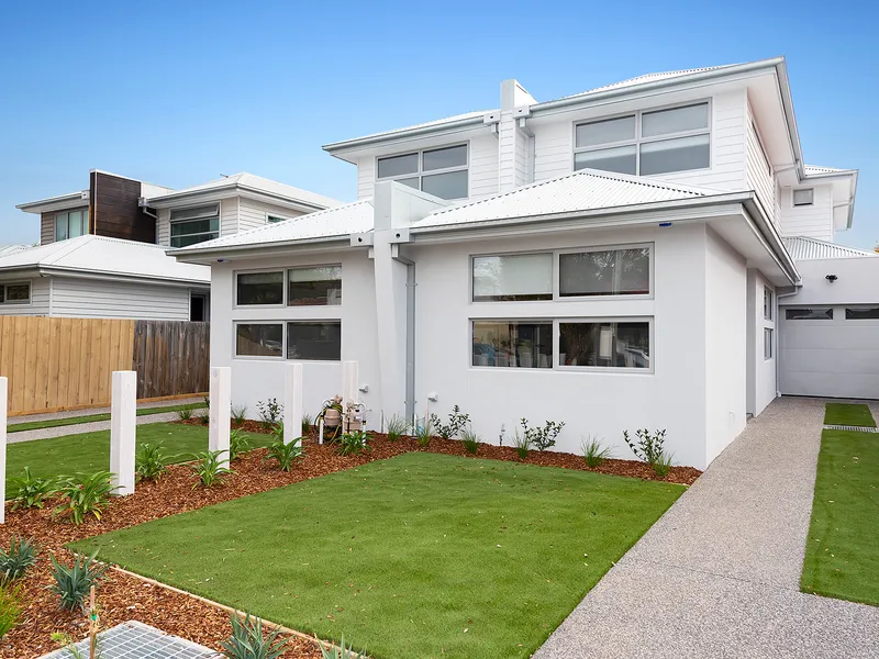 Superb 4 Bedroom: Brand New & Ready For You!