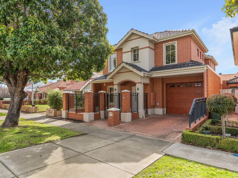 3-Bedroom Townhouse with Stylish Amenities