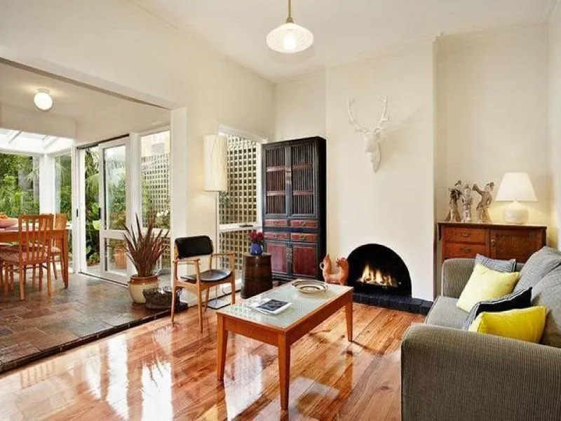 BEAUTIFUL THREE BEDROOM HOUSE WITH TRANQUIL COURTYARD GARDEN